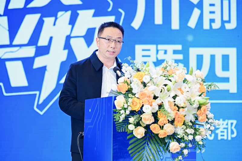 黄洪春.jpg 黄洪春.jpg