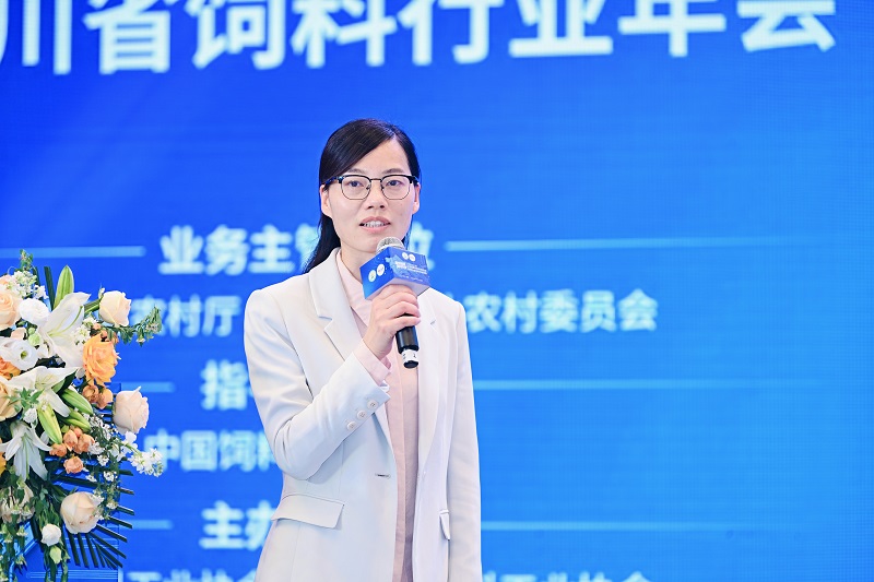 肖伟伟.jpg 肖伟伟.jpg